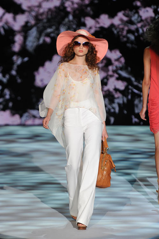 Illustration for article titled Badgley Mischka's Collection Is Perfect...If You're A Society Bride Or YSL Muse, That Is.